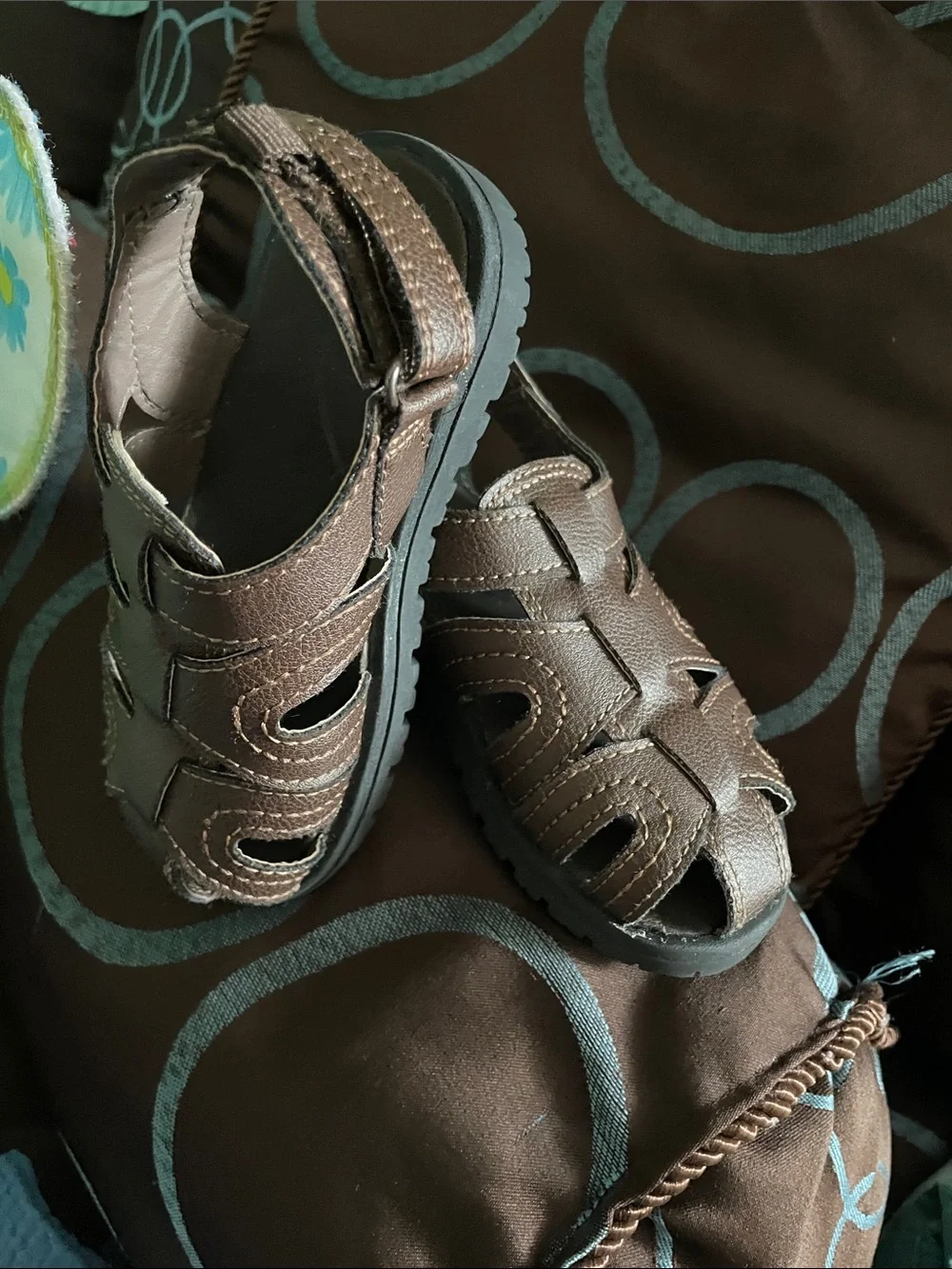 💙 Carter’s brown Strappy shoes w adj Velcro strap size 8 Great for wide feet 👣